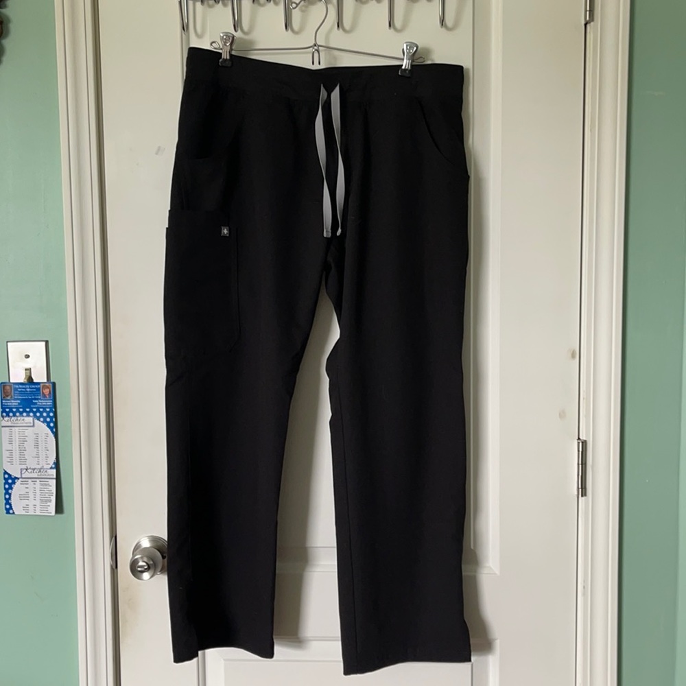 FIGS Kade Cargo scrub pant, Black, LARGE/PETITE